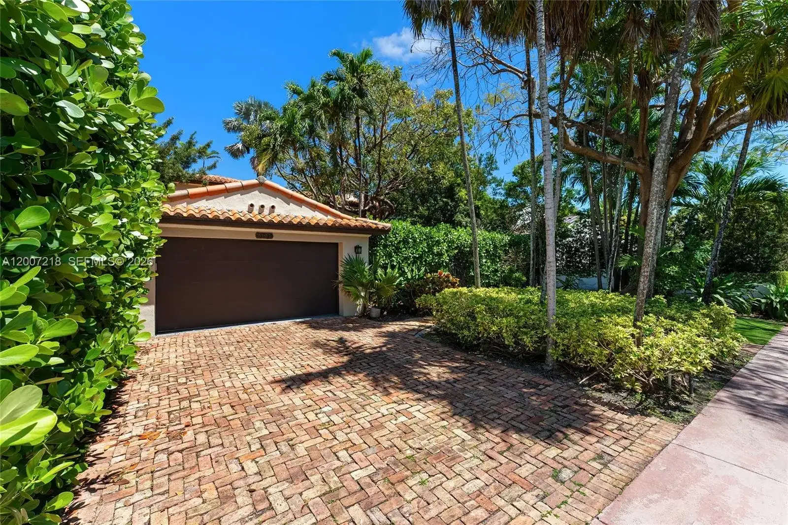 6121 La Gorce Dr, Miami Beach FL 33140 photo 3