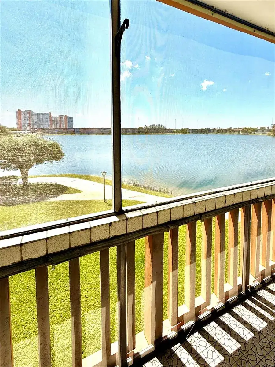 1591 NE Miami Gardens Dr # 205, Miami FL 33179 photo 4