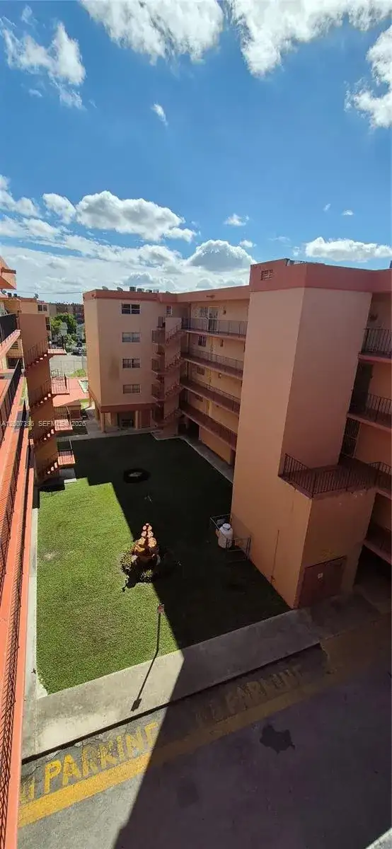 1850 W 56 # 2410, Hialeah FL 33012 photo 2