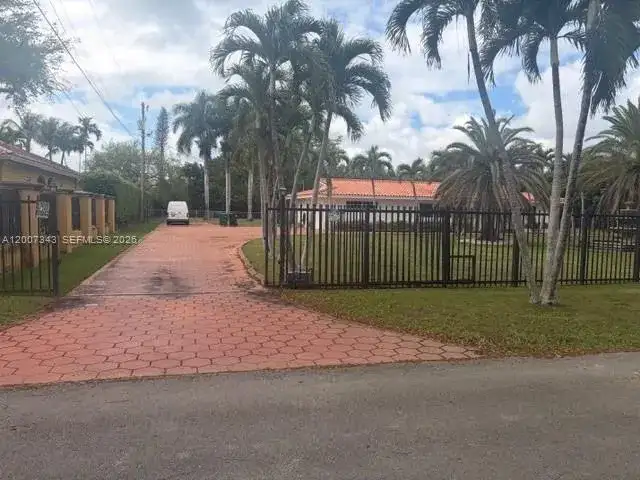 7090 SW 62nd St # 0, Miami FL 33143 photo 2