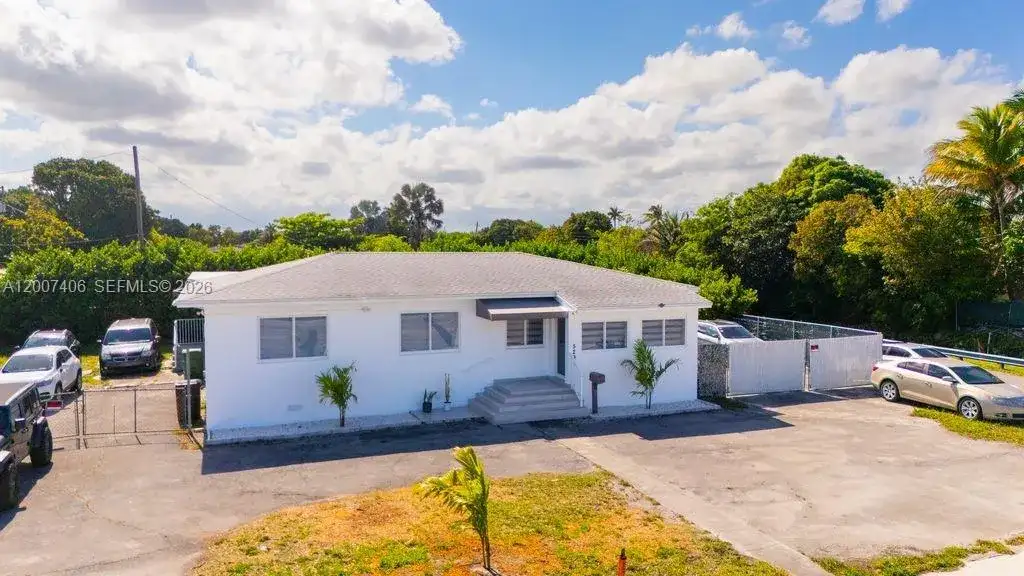 5290 Palm Ave, Hialeah FL 33012 photo 2