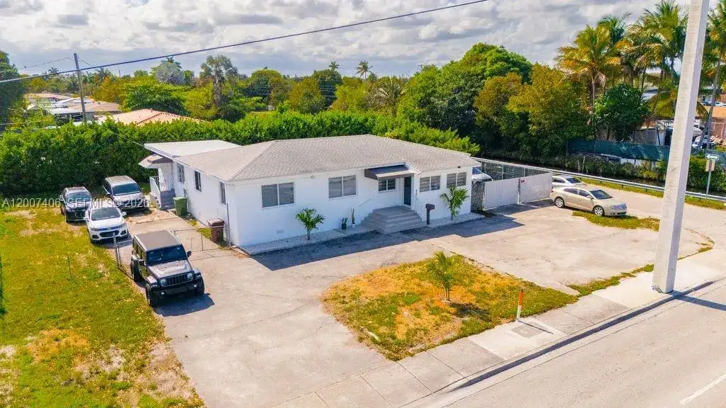 5290 Palm Ave, Hialeah FL 33012 photo 3