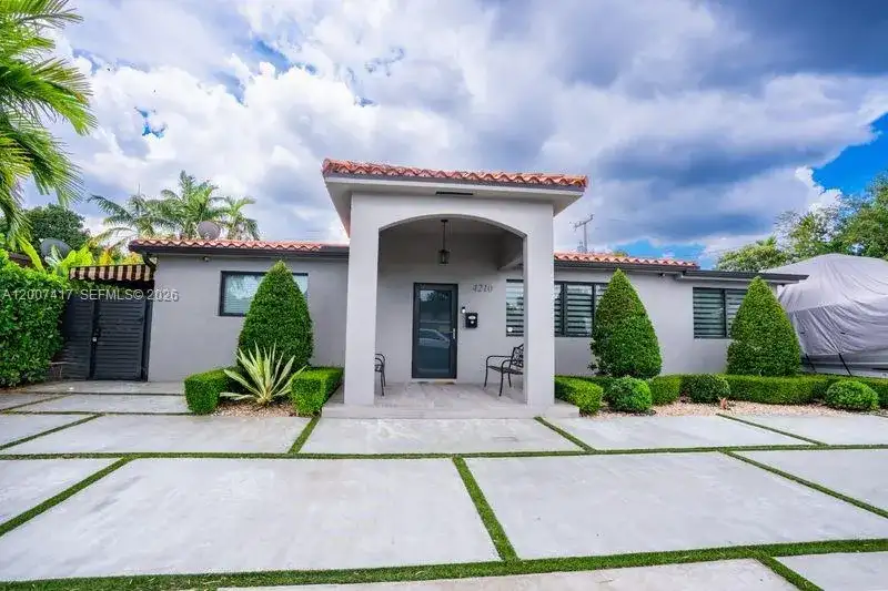 4210 W 6th Ave, Hialeah FL 33012 photo 2