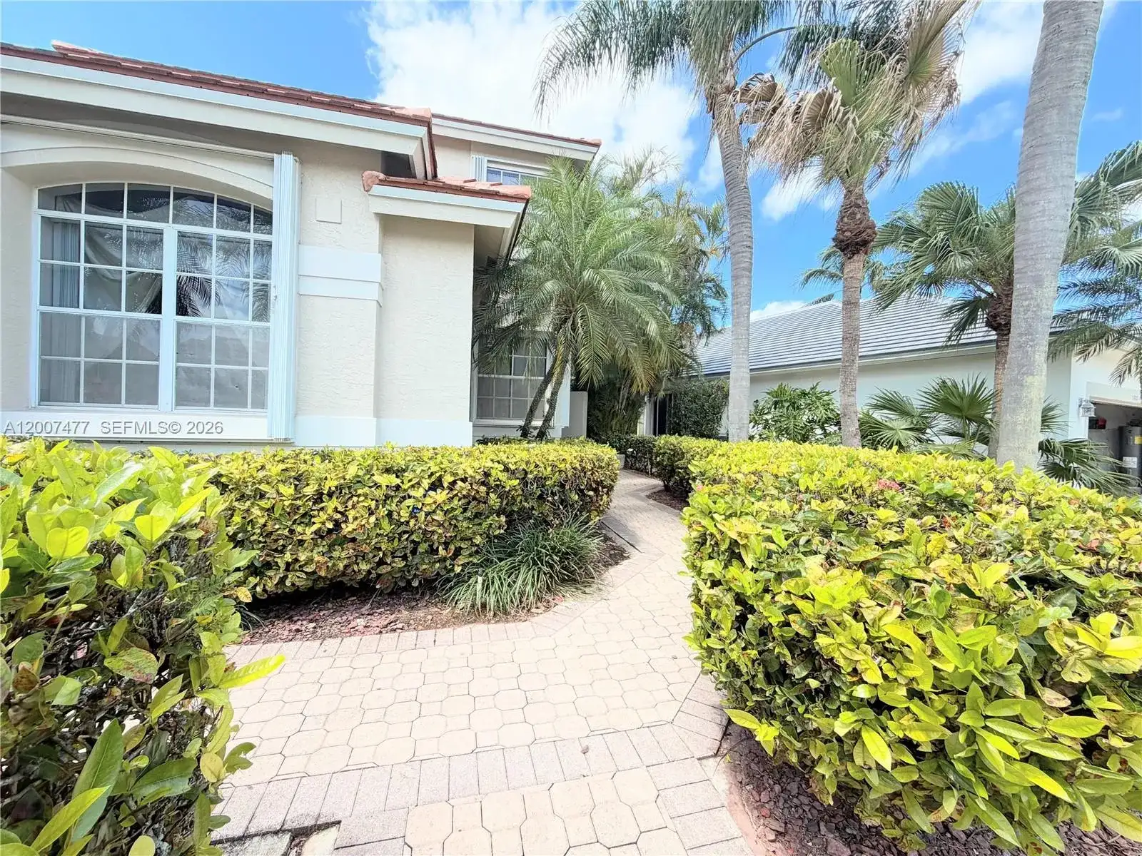 1510 W Lacosta Dr W, Pembroke Pines FL 33027 photo 2