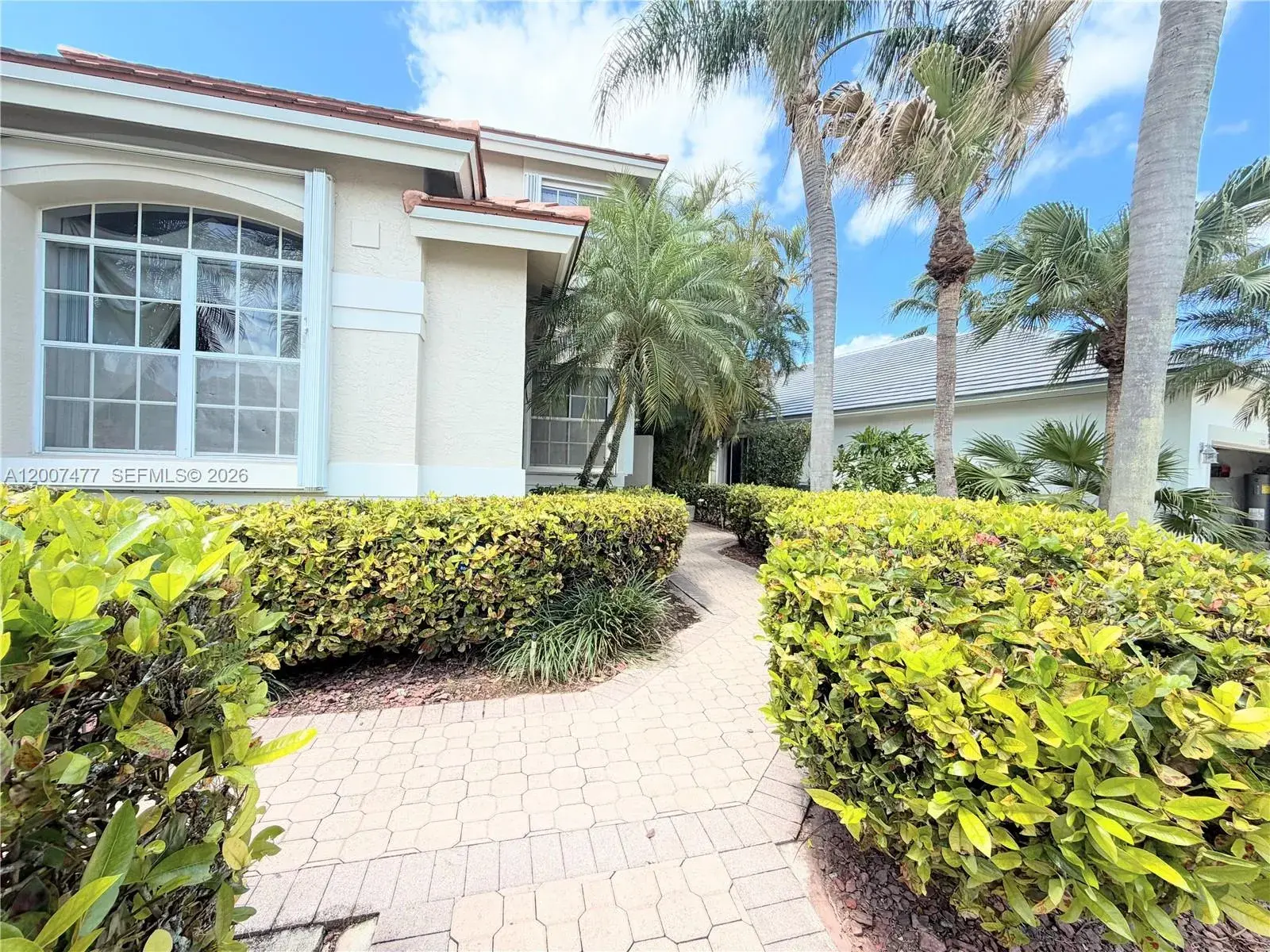 1510 W Lacosta Dr W, Pembroke Pines FL 33027
