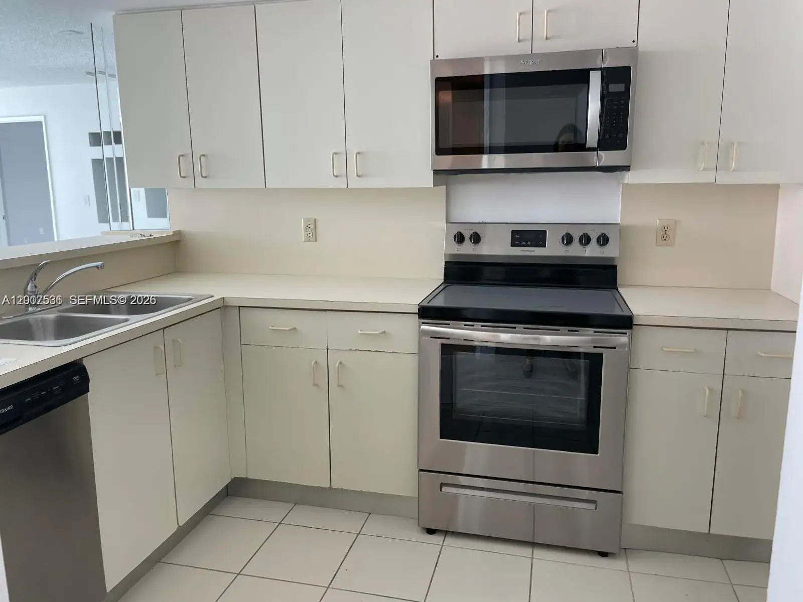 1 bedroom 1 bath Residential for sale at 5880 Collins Ave # 1006, Miami Beach FL 33140