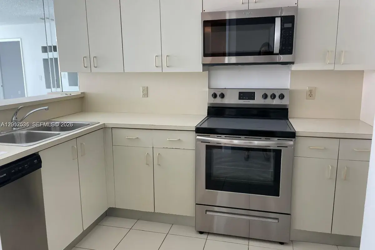 5880 Collins Ave # 1006, Miami Beach FL 33140