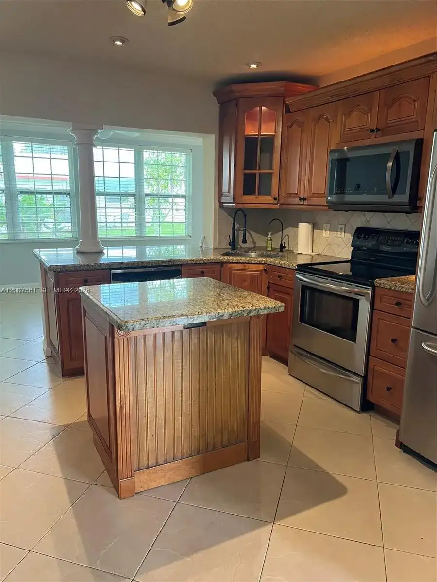 6805 NW 75th St, Tamarac FL 33321 photo 3