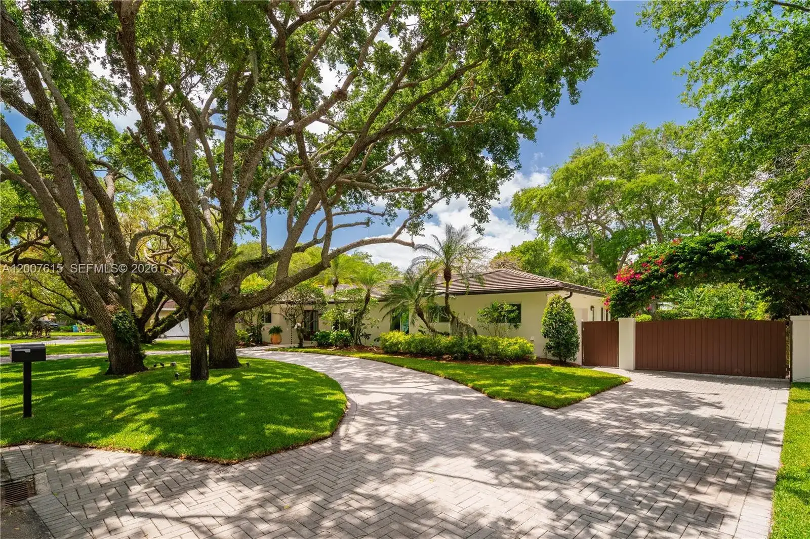 16032 SW 74th Pl, Palmetto Bay FL 33157 photo 2