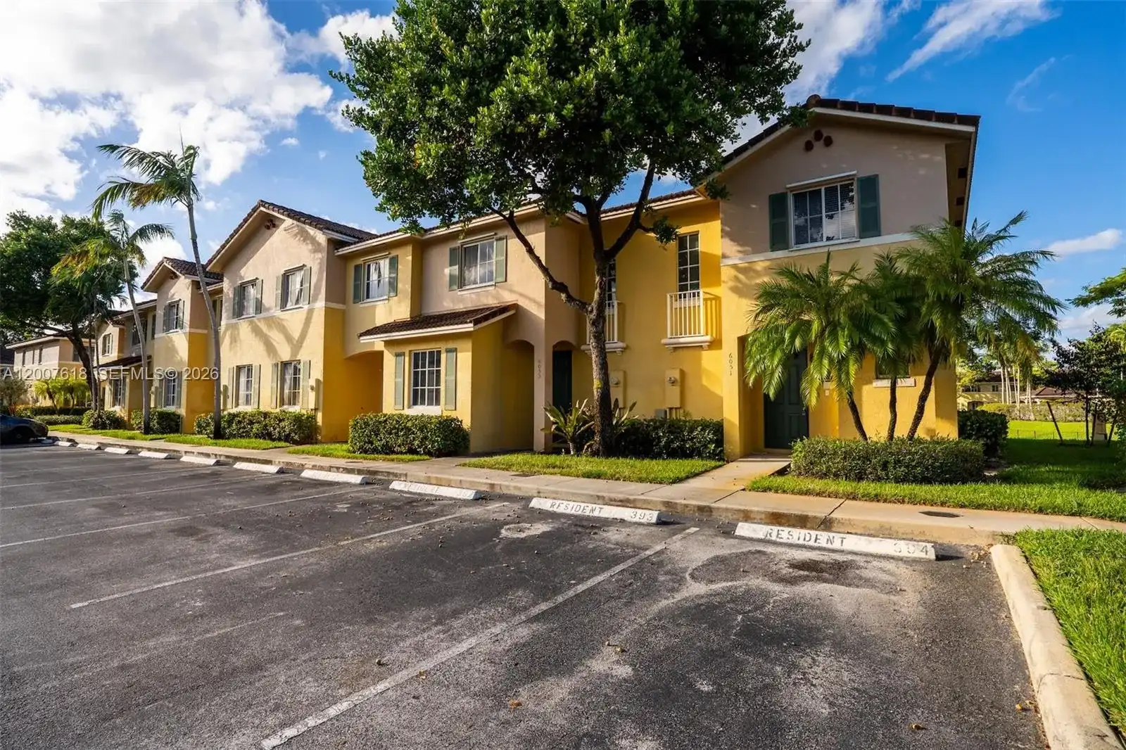 6051 SW 19th Pl, North Lauderdale FL 33068