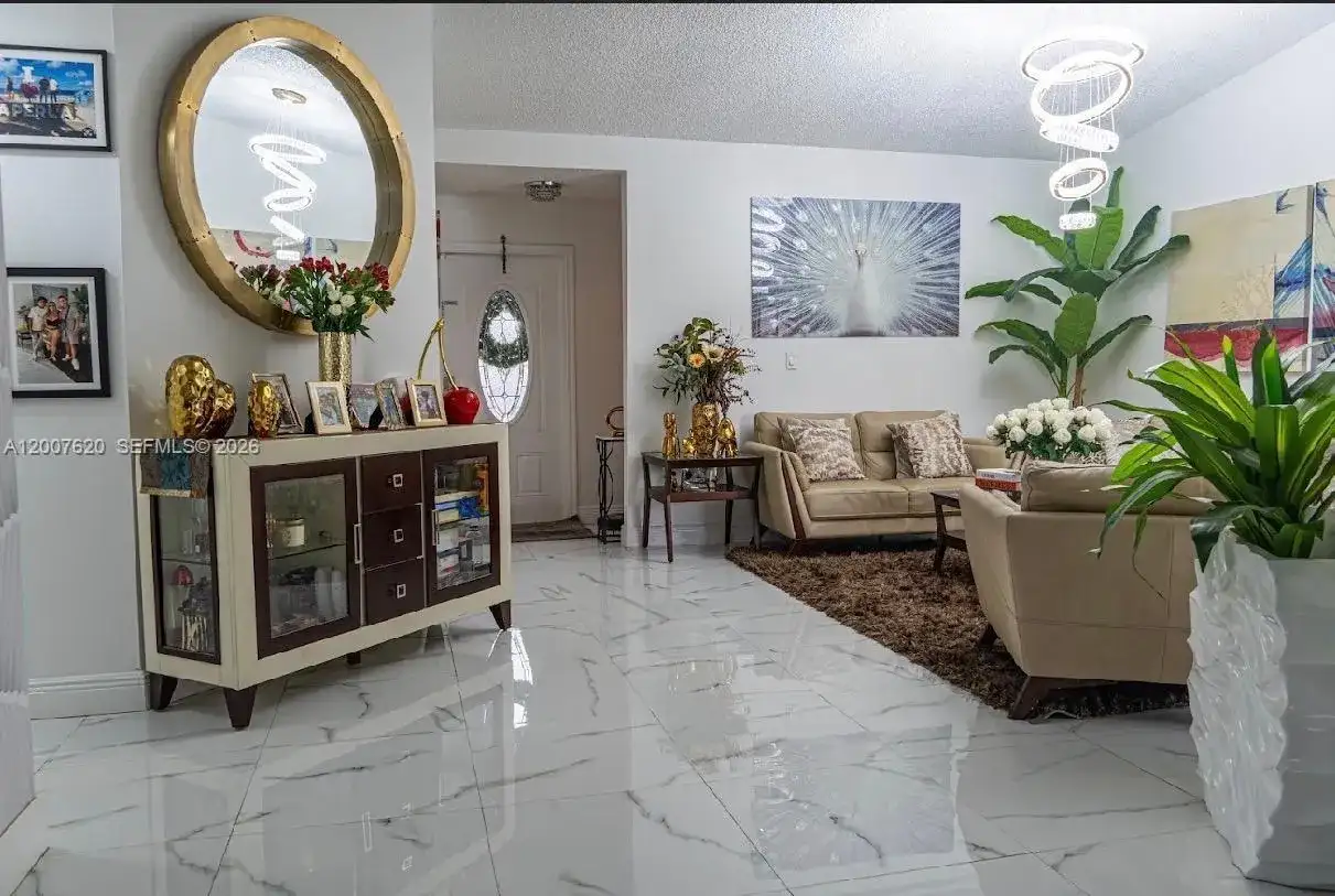 8419 NW 193rd Ln, Hialeah FL 33015 photo 4
