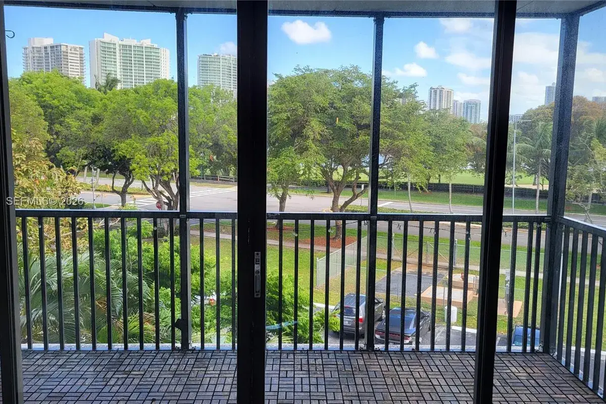 3475 N Country Club Dr # 409, Aventura FL 33180