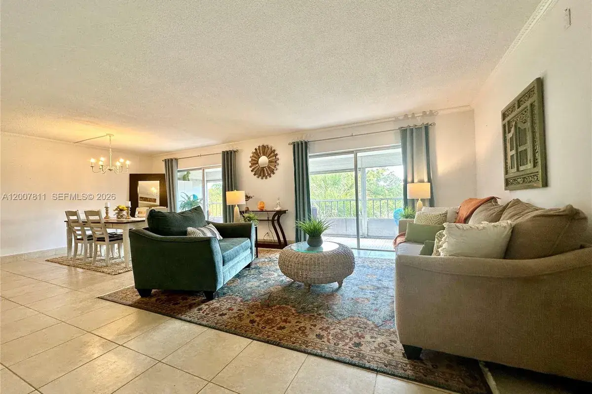1001 Hillcrest Ct # 306, Hollywood FL 33021
