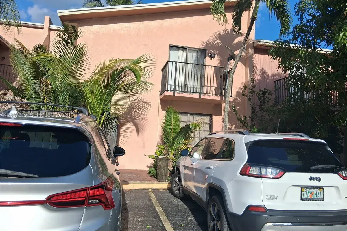 3429 SW 52nd Ave, Pembroke Park FL 33023
