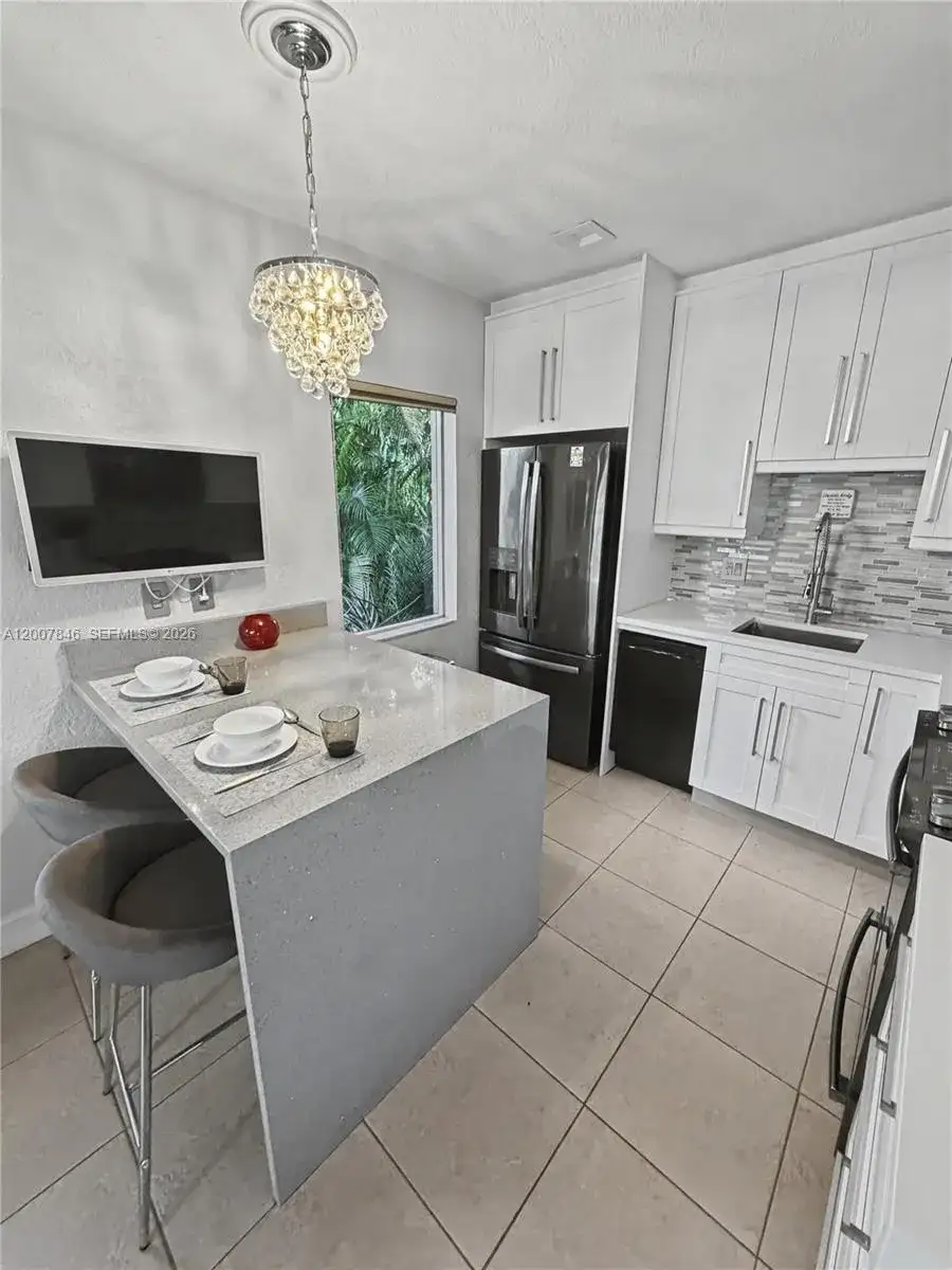1423 Holly Heights Dr # 11, Fort Lauderdale FL 33304 photo 2