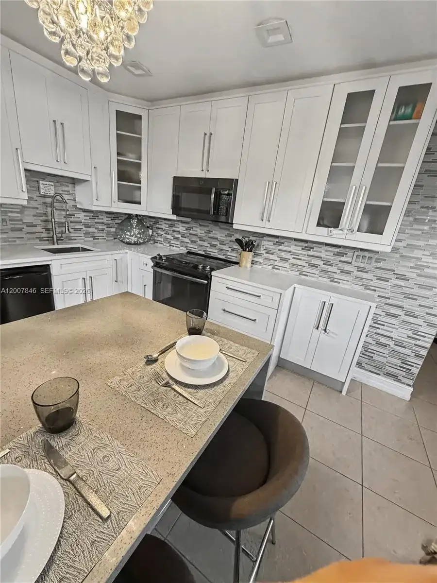 1423 Holly Heights Dr # 11, Fort Lauderdale FL 33304 photo 3