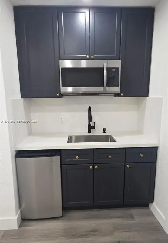 804 NE 10th St # 2, Hallandale Beach FL 33009