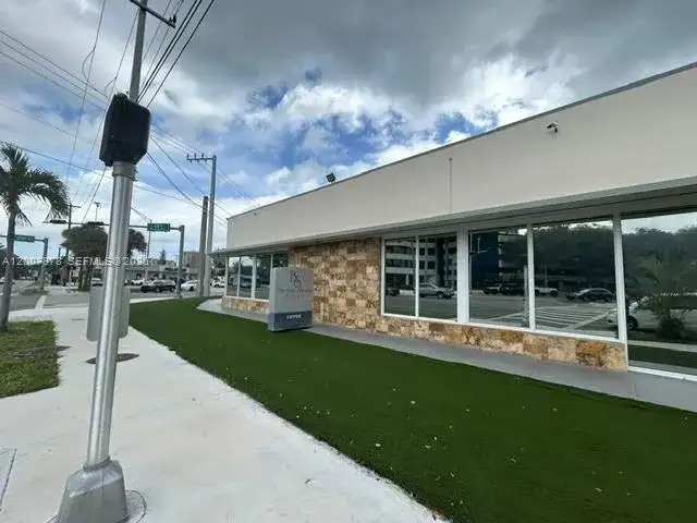 10755 Biscayne Blvd, Miami FL 33161 photo 2
