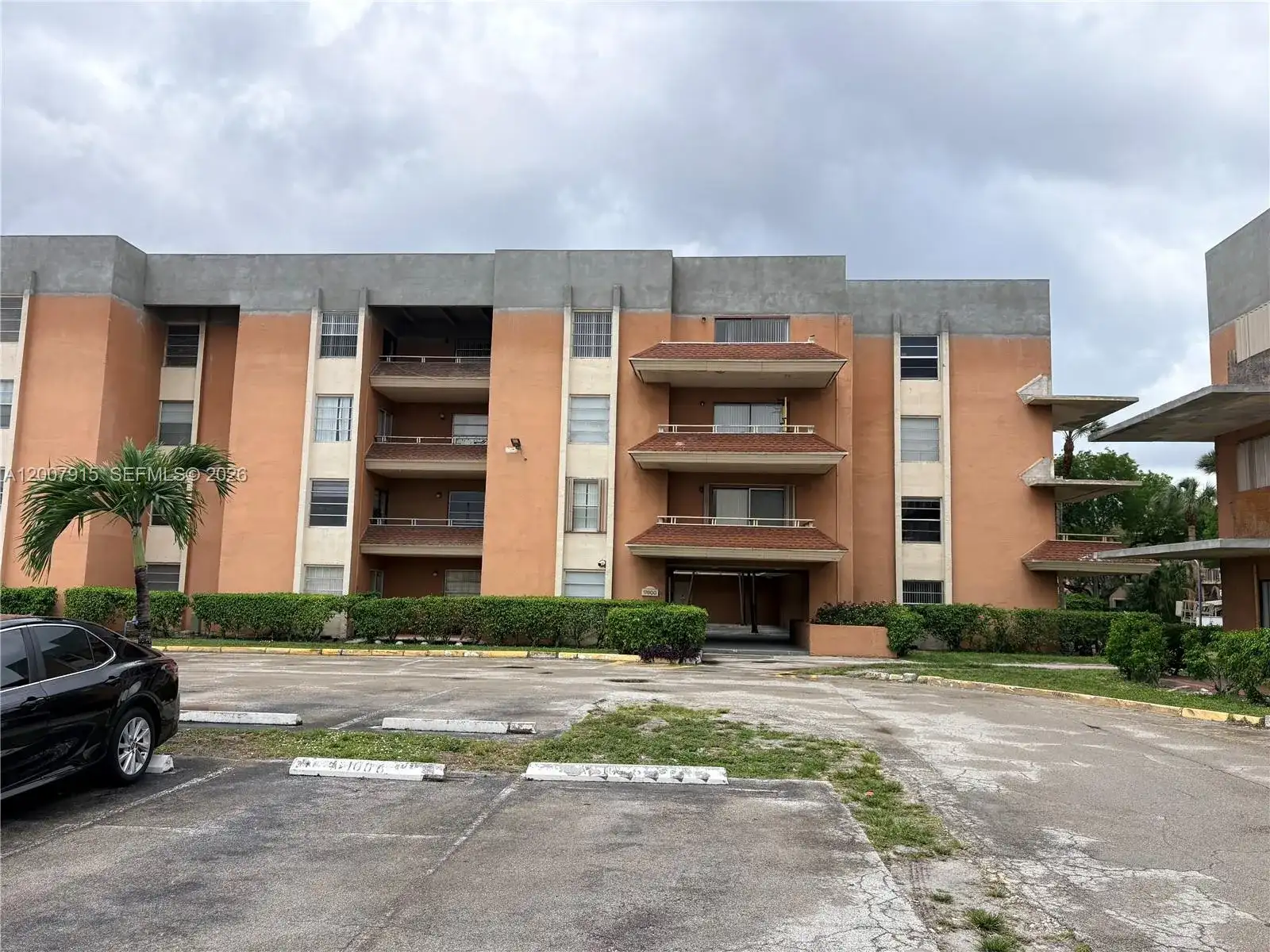 17600 NW 68th Ave # B2004, Hialeah FL 33015 photo 2