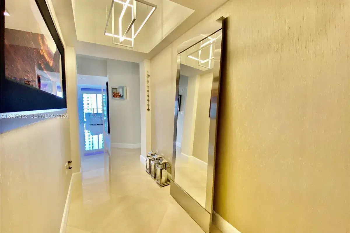 19900 E Country Club Dr # 1220, Aventura FL 33180