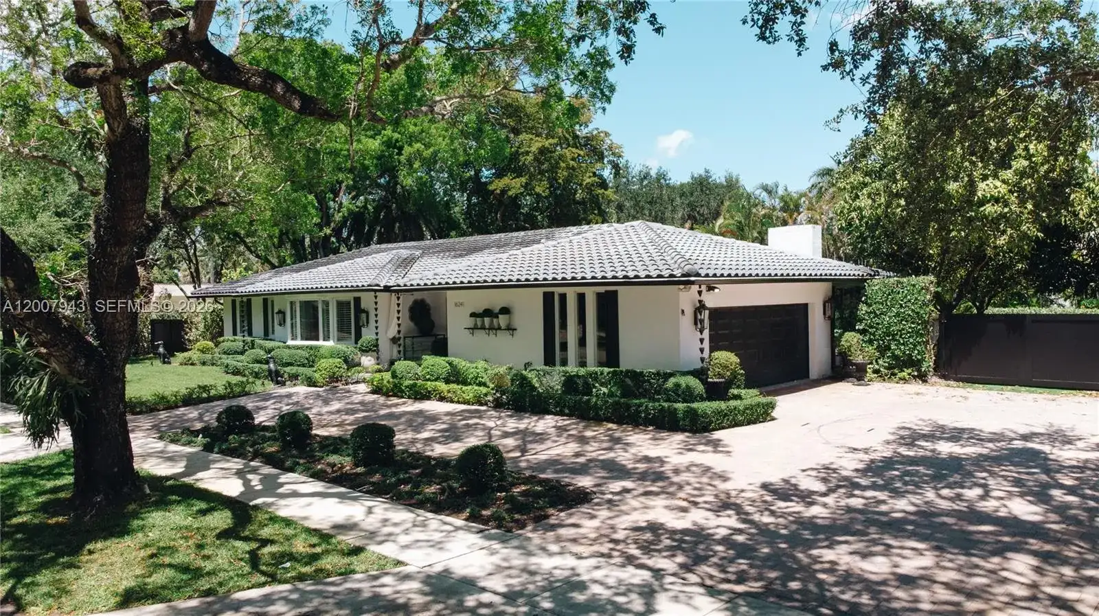 16241 W Troon Cir, Miami Lakes FL 33014 photo 2