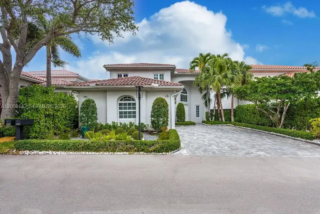 3949 194th Ln, Sunny Isles Beach FL 33160 photo 3