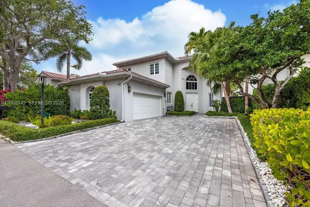 3949 194th Ln, Sunny Isles Beach FL 33160 photo 4