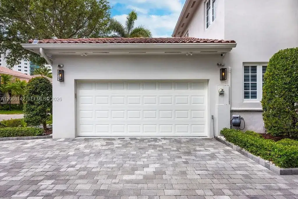 3949 194th Ln, Sunny Isles Beach FL 33160 photo 5