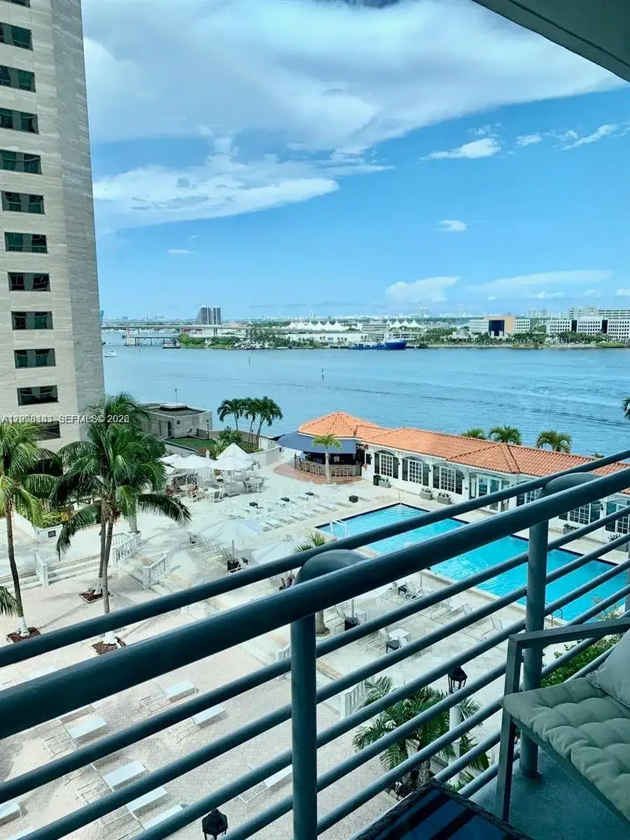 335 S Biscayne Blvd # 1106, Miami FL 33131 photo 4