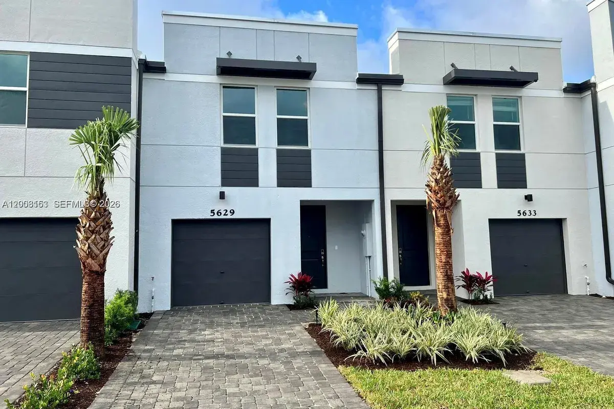 5629 Mentmore Dr, Mangonia Park FL 33407
