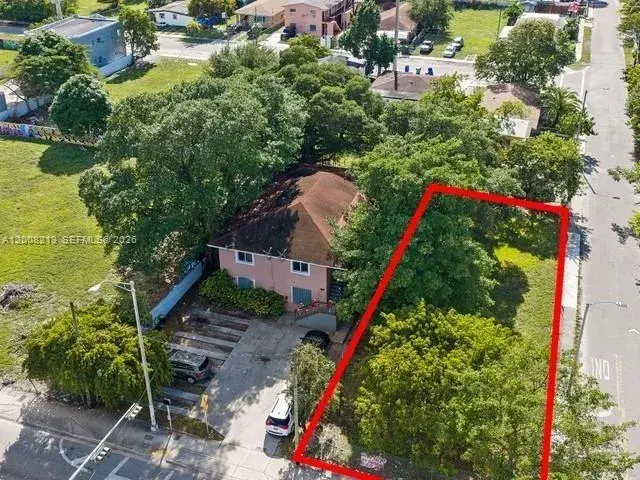 796 NW 36th St, Miami FL 33127