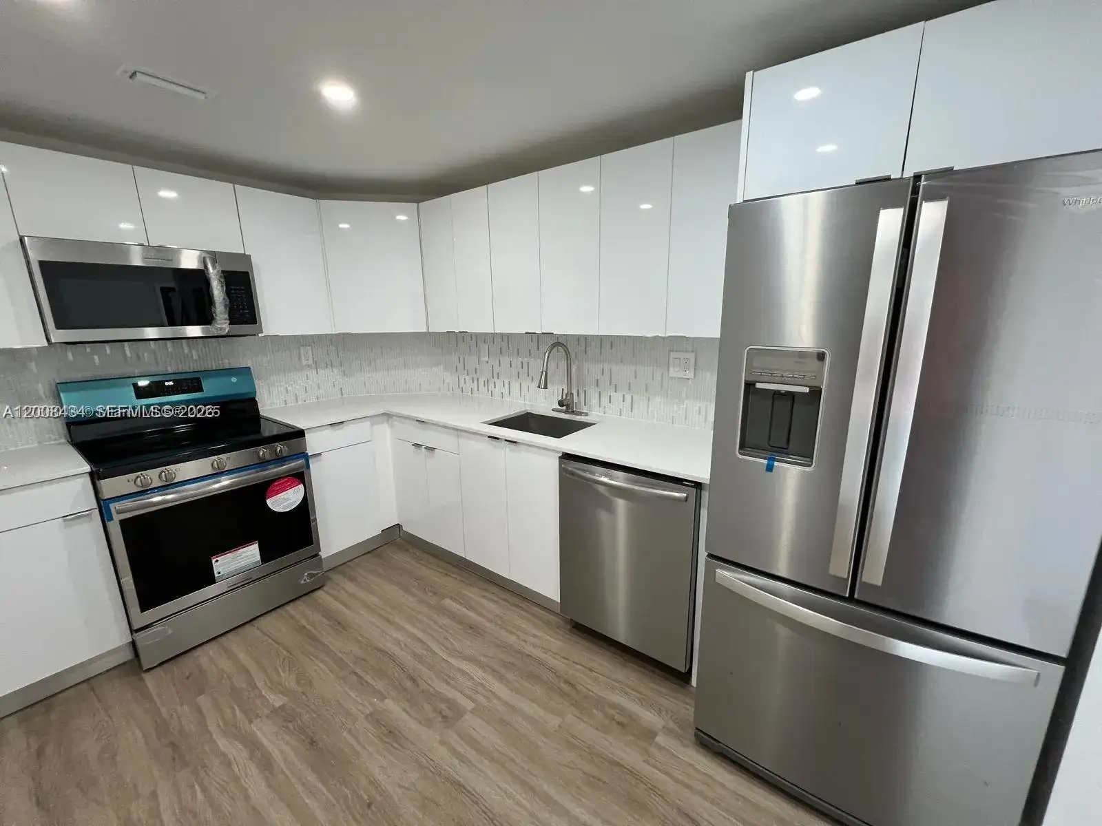 500 Bayview Dr # 1120, Sunny Isles Beach FL 33160 photo 2