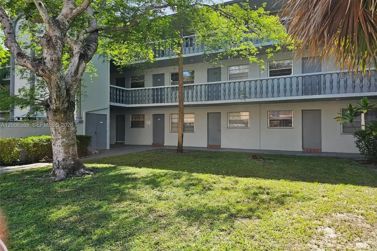 900 Tallwood Ave # 207, Hollywood FL 33021