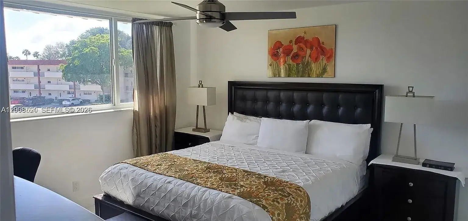 9720 S Hollybrook Lake Dr # 303, Pembroke Pines FL 33025