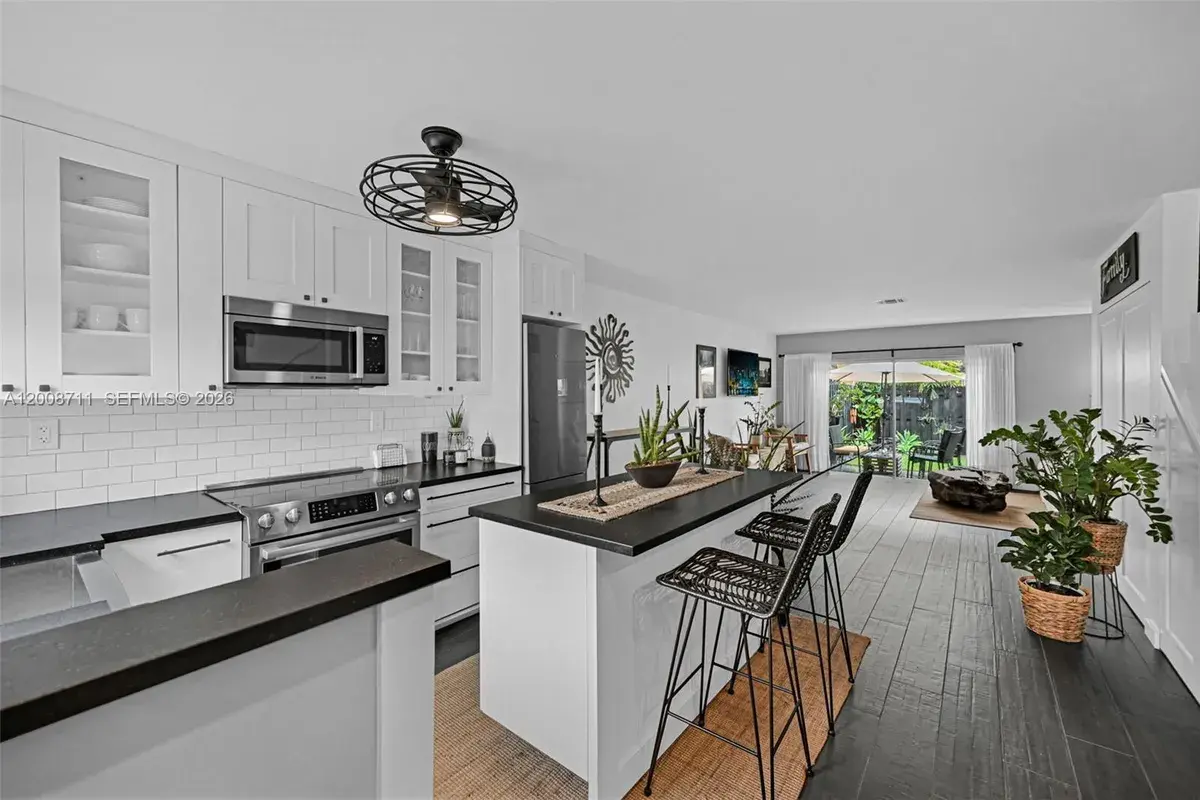 450 SE 7th St # 210, Dania Beach FL 33004