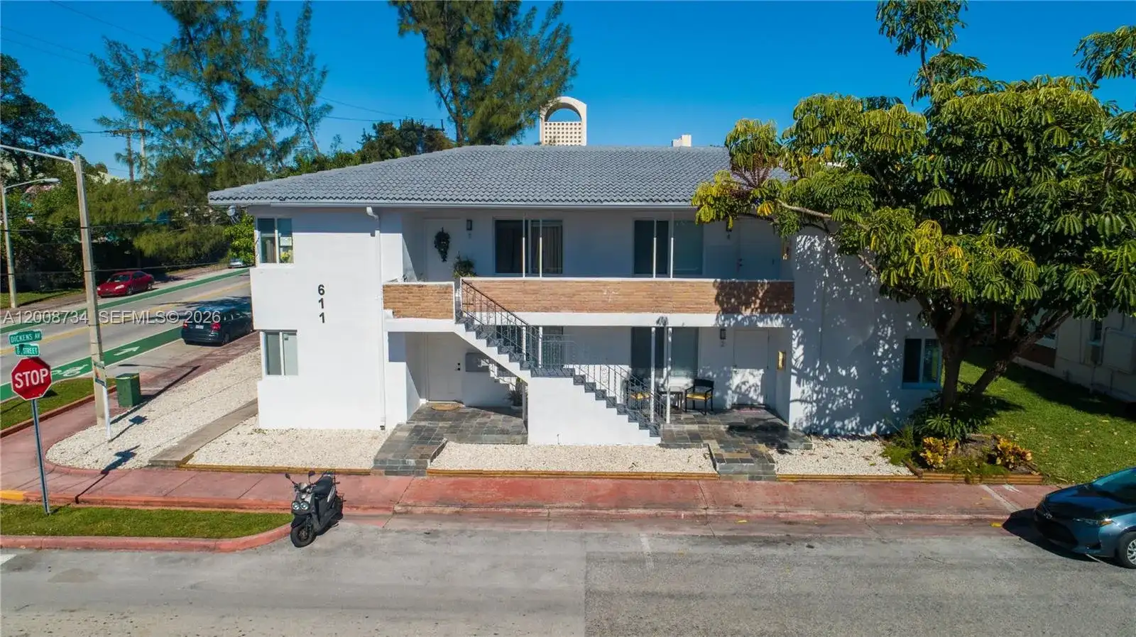 611 74th St, Miami Beach FL 33141 photo 2