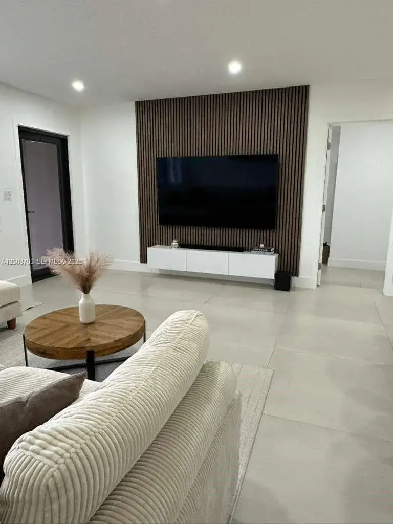 1524 NE 14th Ter, Fort Lauderdale FL 33304