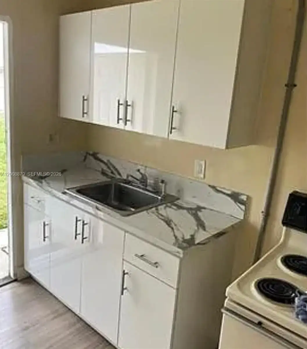 1109 SW 2nd St, Homestead FL 33030 photo 5