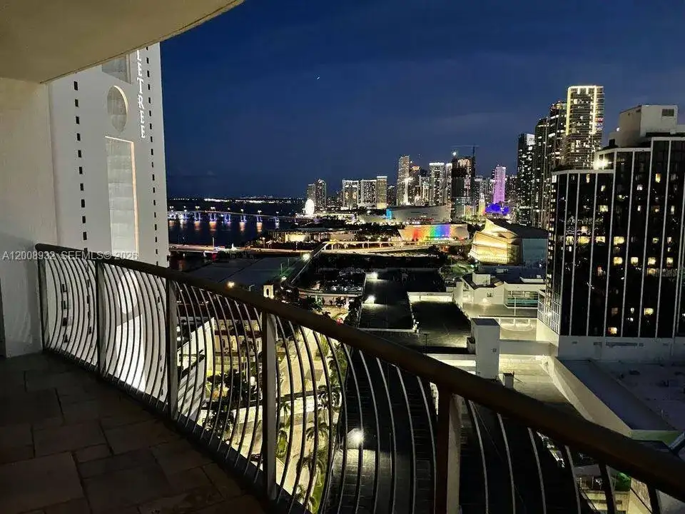 1750 N Bayshore Dr # 2514, Miami FL 33132 photo 2