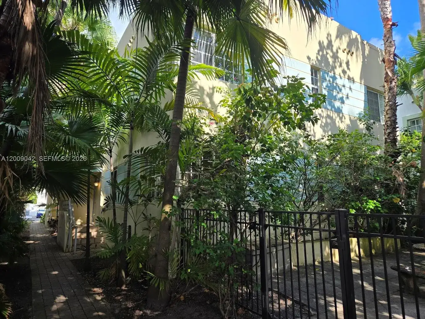 1 bedroom 1 bath Residential for sale at 1219 Meridian Ave # 2, Miami Beach FL 33139