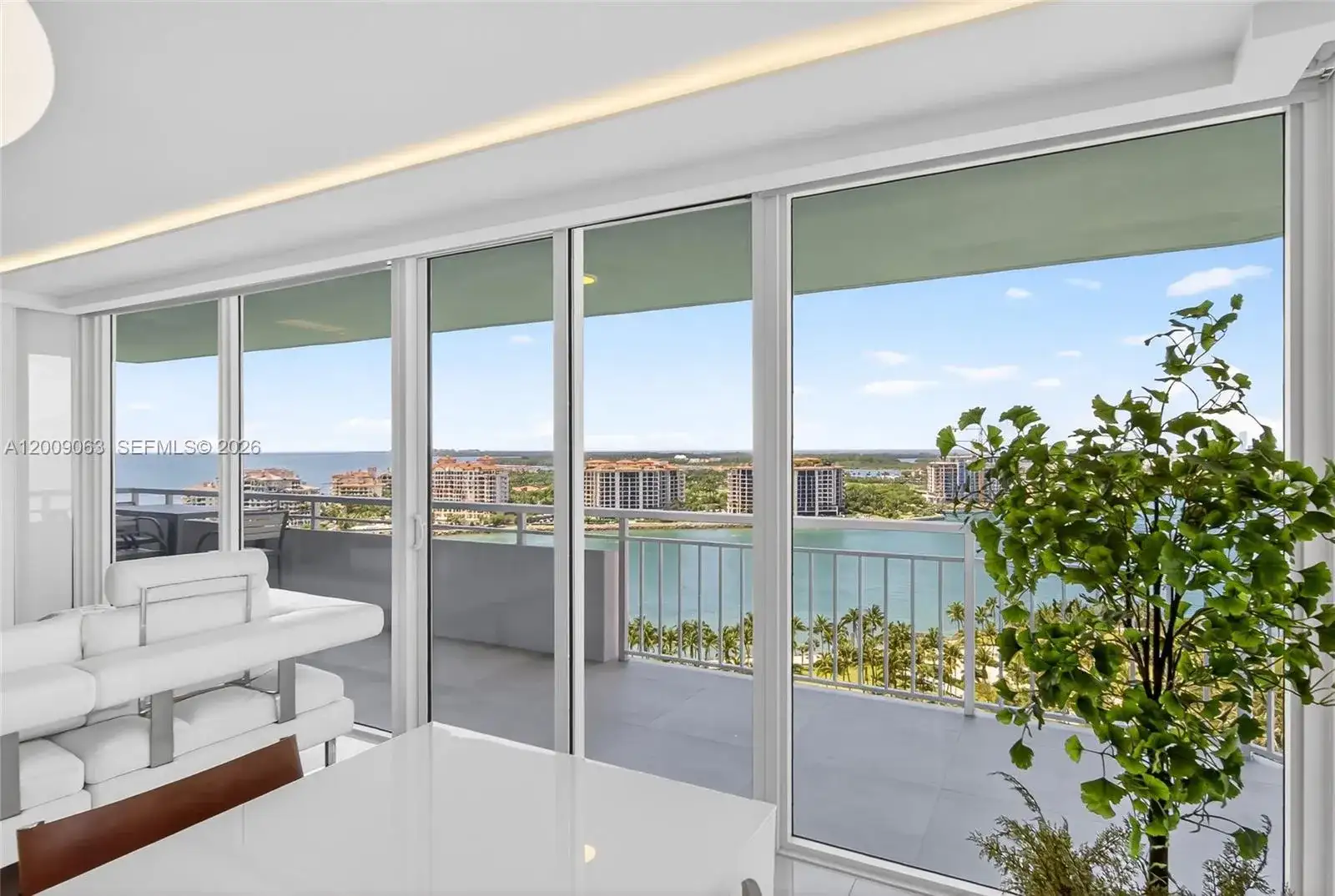 400 S Pointe Dr # 2009, Miami Beach FL 33139 photo 2