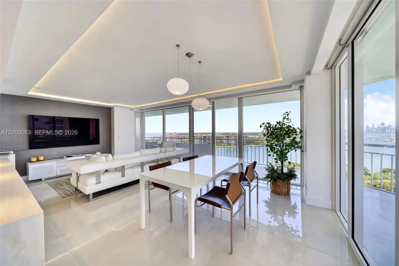 400 S Pointe Dr # 2009, Miami Beach FL 33139 photo 3