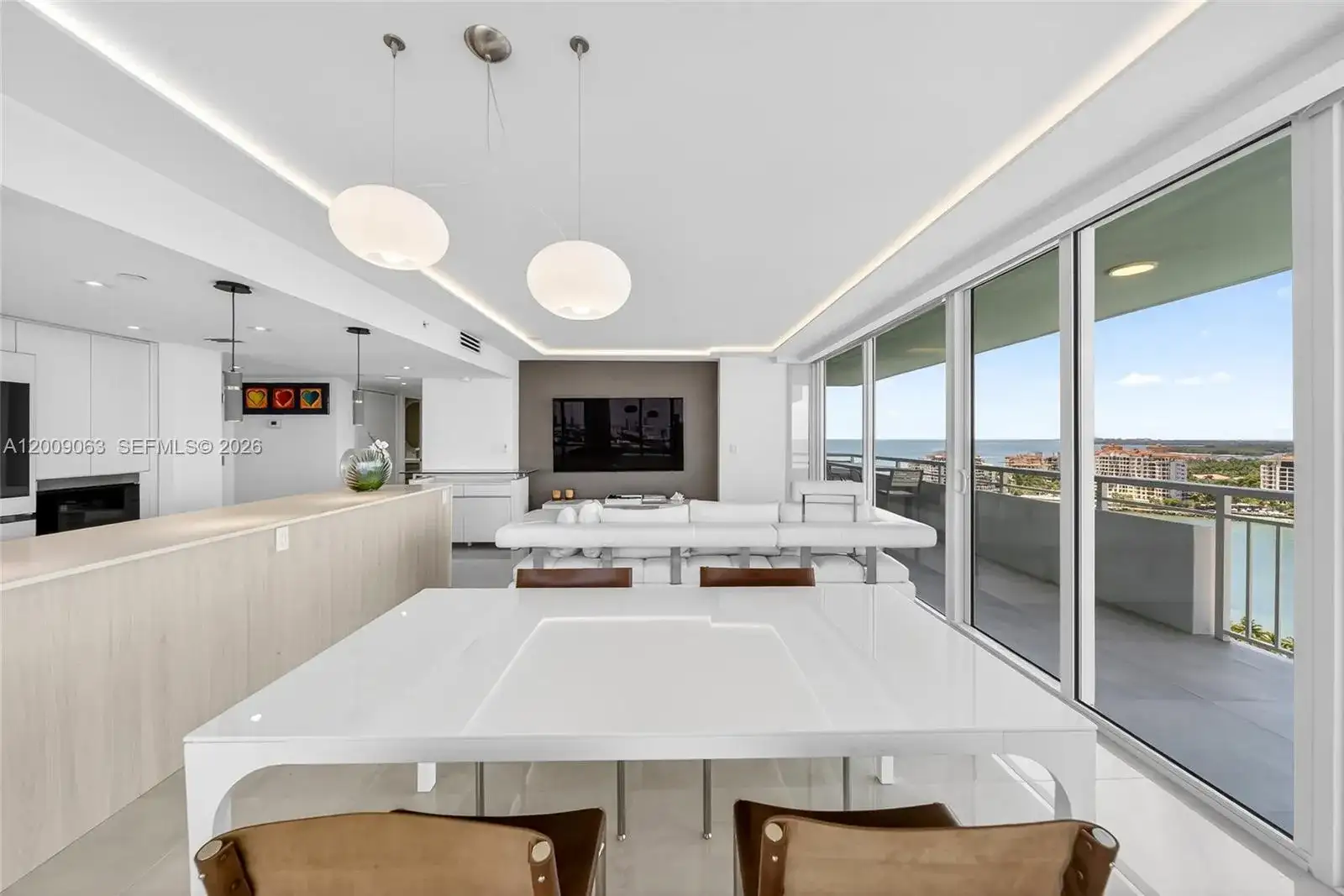 400 S Pointe Dr # 2009, Miami Beach FL 33139 photo 4