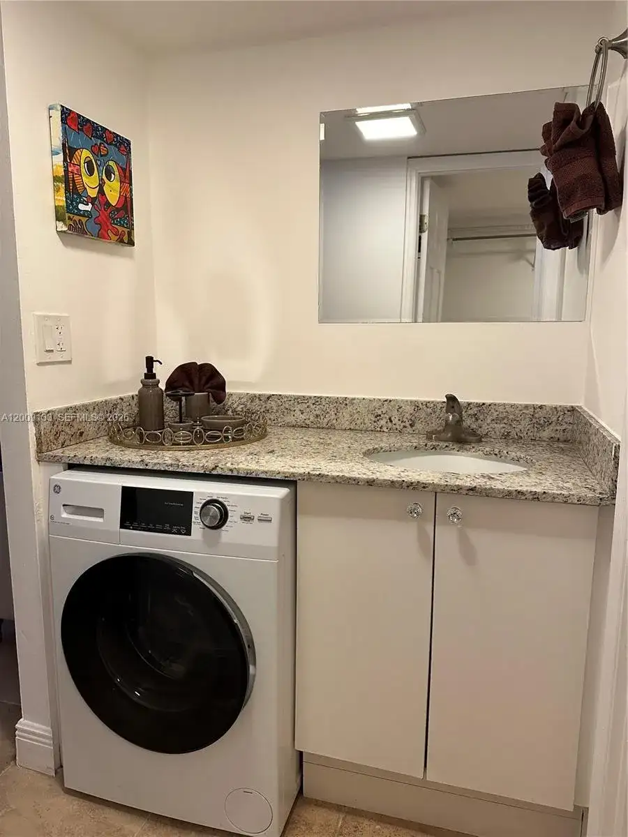 6039 Collins Ave # 1510, Miami Beach FL 33140 photo 4
