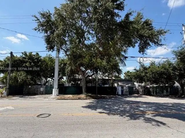 890 E 52nd St, Hialeah FL 33013