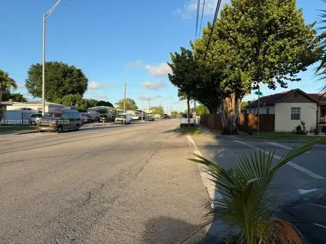 890 E 52nd St, Hialeah FL 33013 photo 3