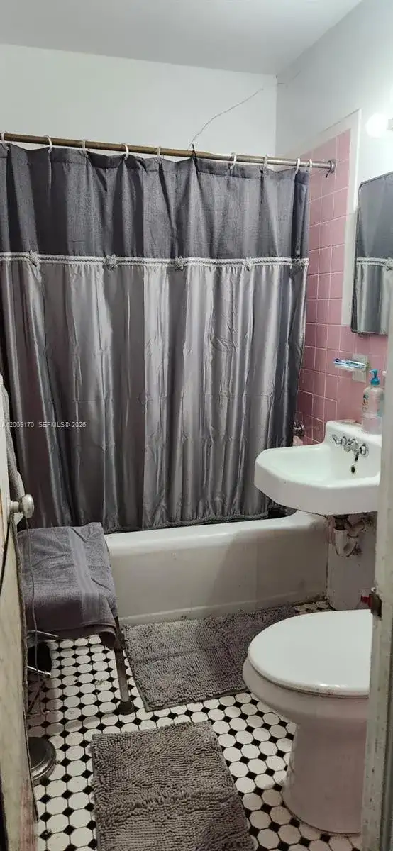 890 E 52nd St, Hialeah FL 33013 photo 5