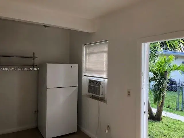471 SW 10th St # 5, Miami FL 33130