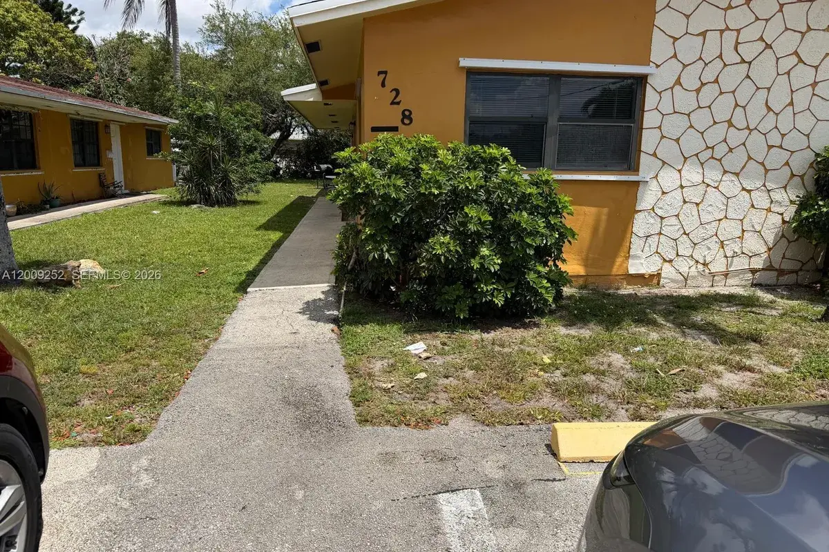 728 SW 7th St # 2, Hallandale Beach FL 33009