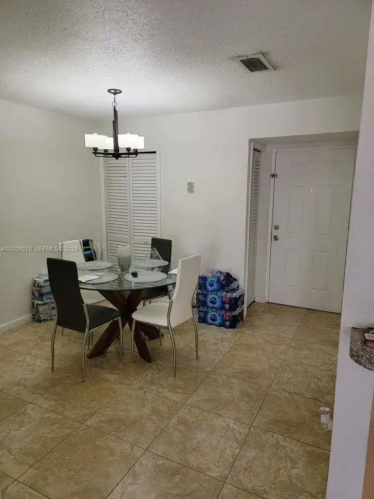 8425 NW 8th St # 306, Miami FL 33126 photo 3